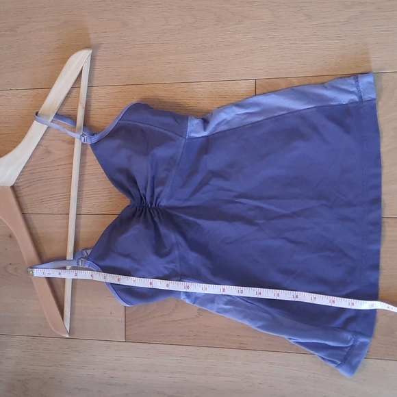 LULULEMON Sz 4 Workout Tank With Built-in Bra Shelf & Adjustable Straps - Picture 2 of 5